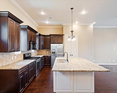 1520 Amundsen Street - Photo Thumbnail 11
