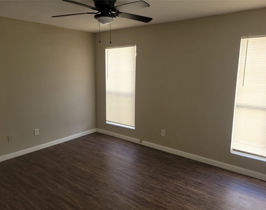 7200 W T C Jester Boulevard - Photo Thumbnail 8