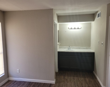 7200 W T C Jester Boulevard - Photo Thumbnail 10