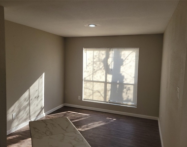 7200 W T C Jester Boulevard - Photo Thumbnail 5