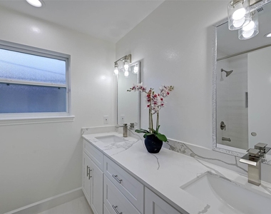5522 Caversham Drive - Photo Thumbnail 12
