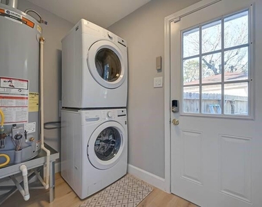 5522 Caversham Drive - Photo Thumbnail 14