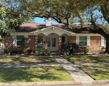 5522 Caversham Drive - Photo Thumbnail 16