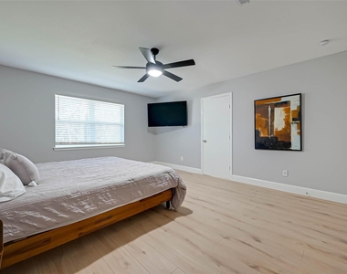 5522 Caversham Drive - Photo Thumbnail 5