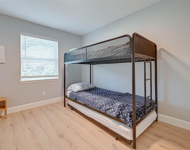 5522 Caversham Drive - Photo Thumbnail 10