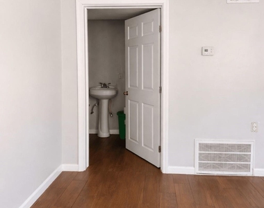1901 40th Street - Photo Thumbnail 3
