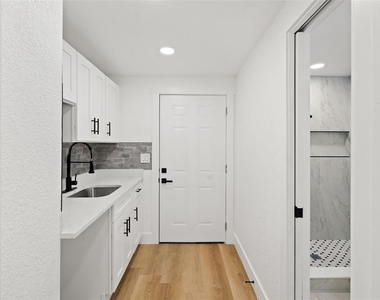 2008 Oakwood Avenue - Photo Thumbnail 3