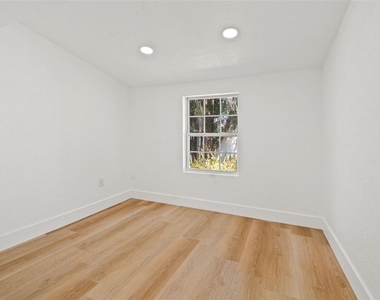 2008 Oakwood Avenue - Photo Thumbnail 6