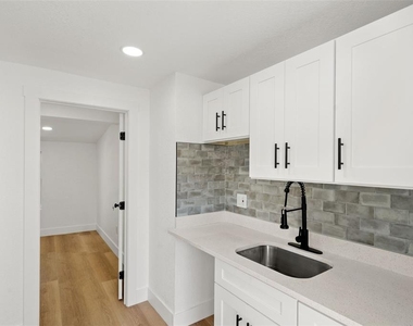 2008 Oakwood Avenue - Photo Thumbnail 1