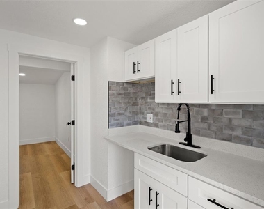 2008 Oakwood Avenue - Photo Thumbnail 8