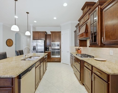 5423 Title Row Drive - Photo Thumbnail 17