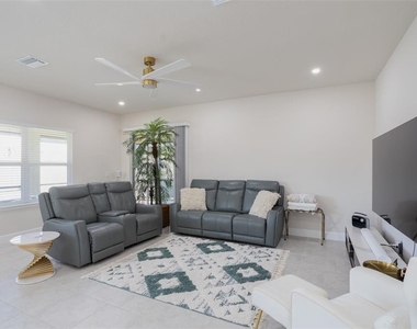 10225 Gliding Eagle Way - Photo Thumbnail 8