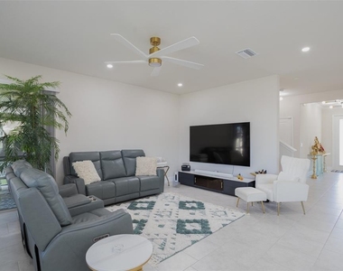 10225 Gliding Eagle Way - Photo Thumbnail 9