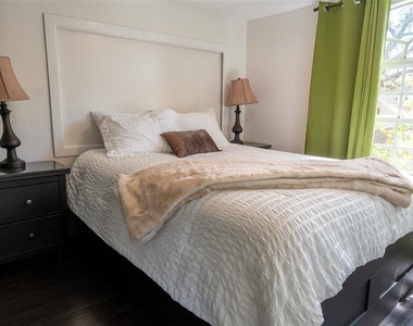 203 W Crest Avenue - Photo Thumbnail 5