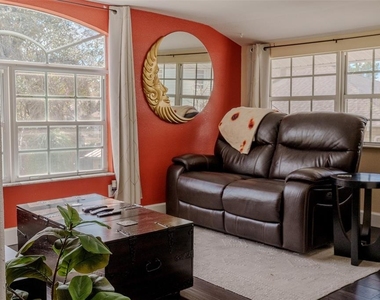 203 W Crest Avenue - Photo Thumbnail 4