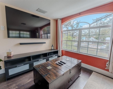 203 W Crest Avenue - Photo Thumbnail 9