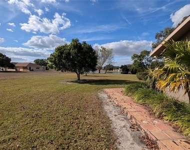 408 Lexington Drive - Photo Thumbnail 3