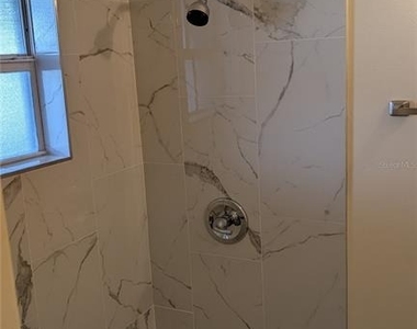 408 Lexington Drive - Photo Thumbnail 15