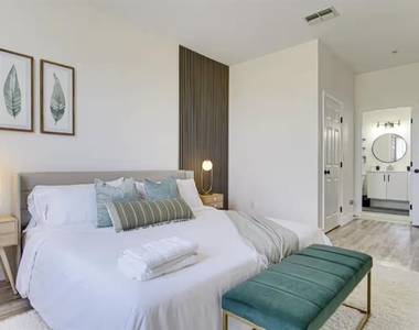 8103 Coconut Palm Way - Photo Thumbnail 9
