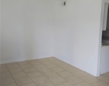 302 S Spring Garden Avenue - Photo Thumbnail 2