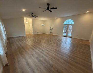 2535 S Glen Eagles Drive - Photo Thumbnail 4