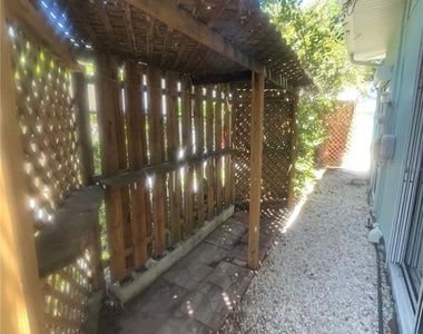 428 Court Street - Photo Thumbnail 13