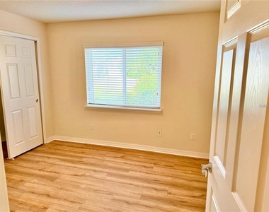 12235 Pescara Lane - Photo Thumbnail 10