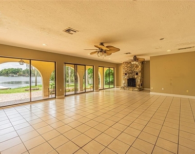 18129 Crawley Road - Photo Thumbnail 11