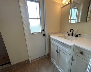 18129 Crawley Road - Photo Thumbnail 20