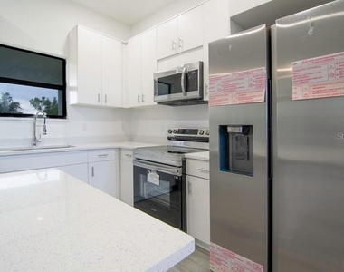 15633 Lakeland Circle - Photo Thumbnail 8