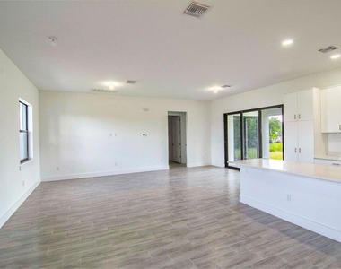 15633 Lakeland Circle - Photo Thumbnail 5