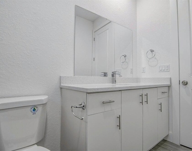 15633 Lakeland Circle - Photo Thumbnail 16