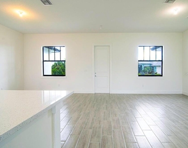 15633 Lakeland Circle - Photo Thumbnail 6