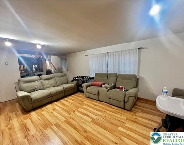 1160 Brentwood Avenue - Photo Thumbnail 3