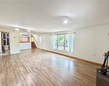 1160 Brentwood Avenue - Photo Thumbnail 5