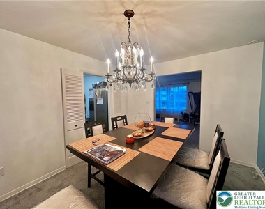 1160 Brentwood Avenue - Photo Thumbnail 2