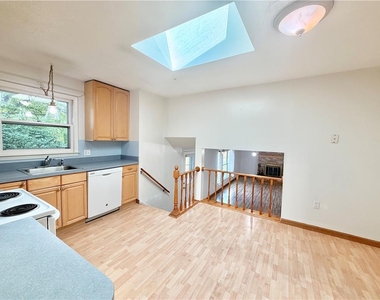 1160 Brentwood Avenue - Photo Thumbnail 13