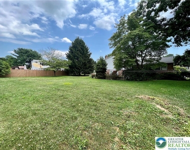 1160 Brentwood Avenue - Photo Thumbnail 13