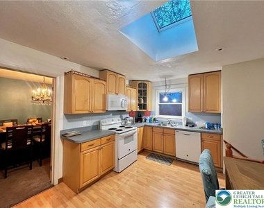 1160 Brentwood Avenue - Photo Thumbnail 1