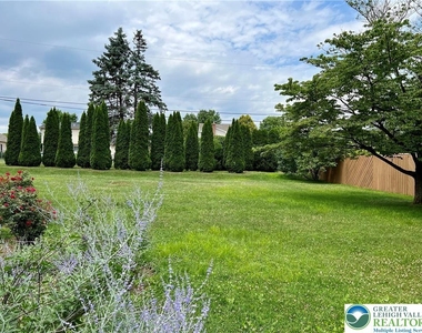 1160 Brentwood Avenue - Photo Thumbnail 12