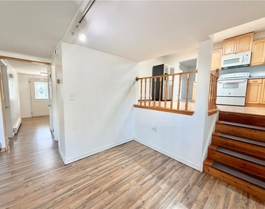 1160 Brentwood Avenue - Photo Thumbnail 9