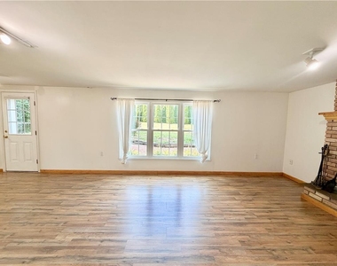 1160 Brentwood Avenue - Photo Thumbnail 7