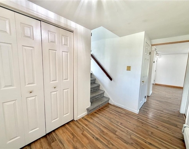 1160 Brentwood Avenue - Photo Thumbnail 3