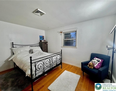 1160 Brentwood Avenue - Photo Thumbnail 9