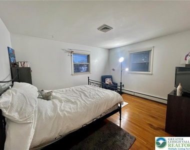 1160 Brentwood Avenue - Photo Thumbnail 8