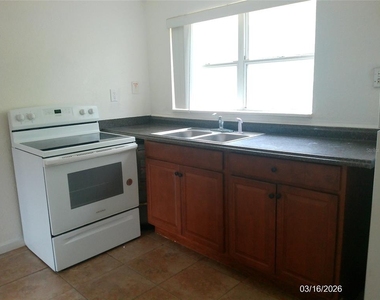 808 S Central Avenue S - Photo Thumbnail 1