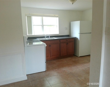 808 S Central Avenue S - Photo Thumbnail 4