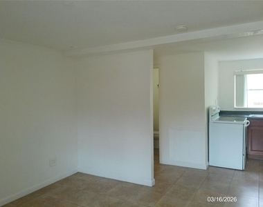 808 S Central Avenue S - Photo Thumbnail 6