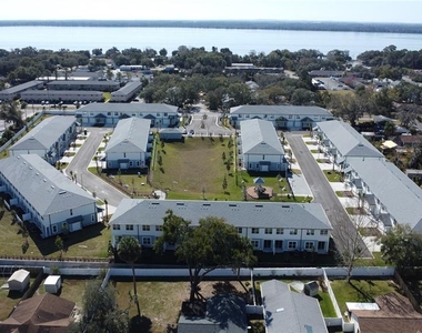 1129 E Caroline Street - Photo Thumbnail 1