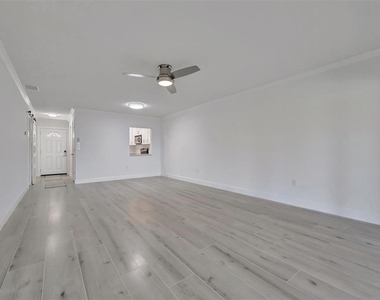 9819 Hernando Court - Photo Thumbnail 20